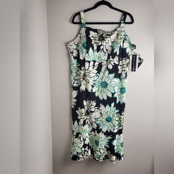 madison leigh Dresses & Skirts - Madison Leigh Dress w/Built in Bra Turquoise/Black Floral Women's Size 22W NWT